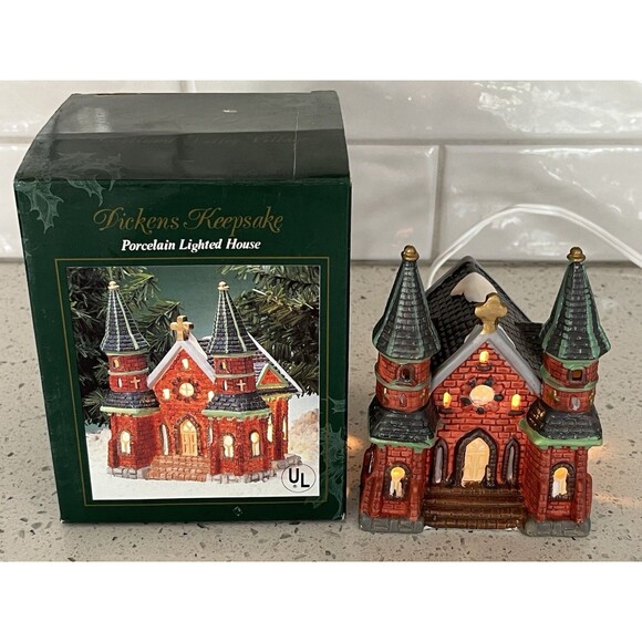 Dickens Keepsakes Heartland Valley Village Church Lighted House w/ Light - Picture 1 of 9